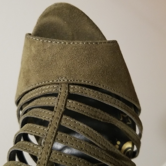 π 2/$25 Olive Green Strappy Heels - Picture 6 of 6